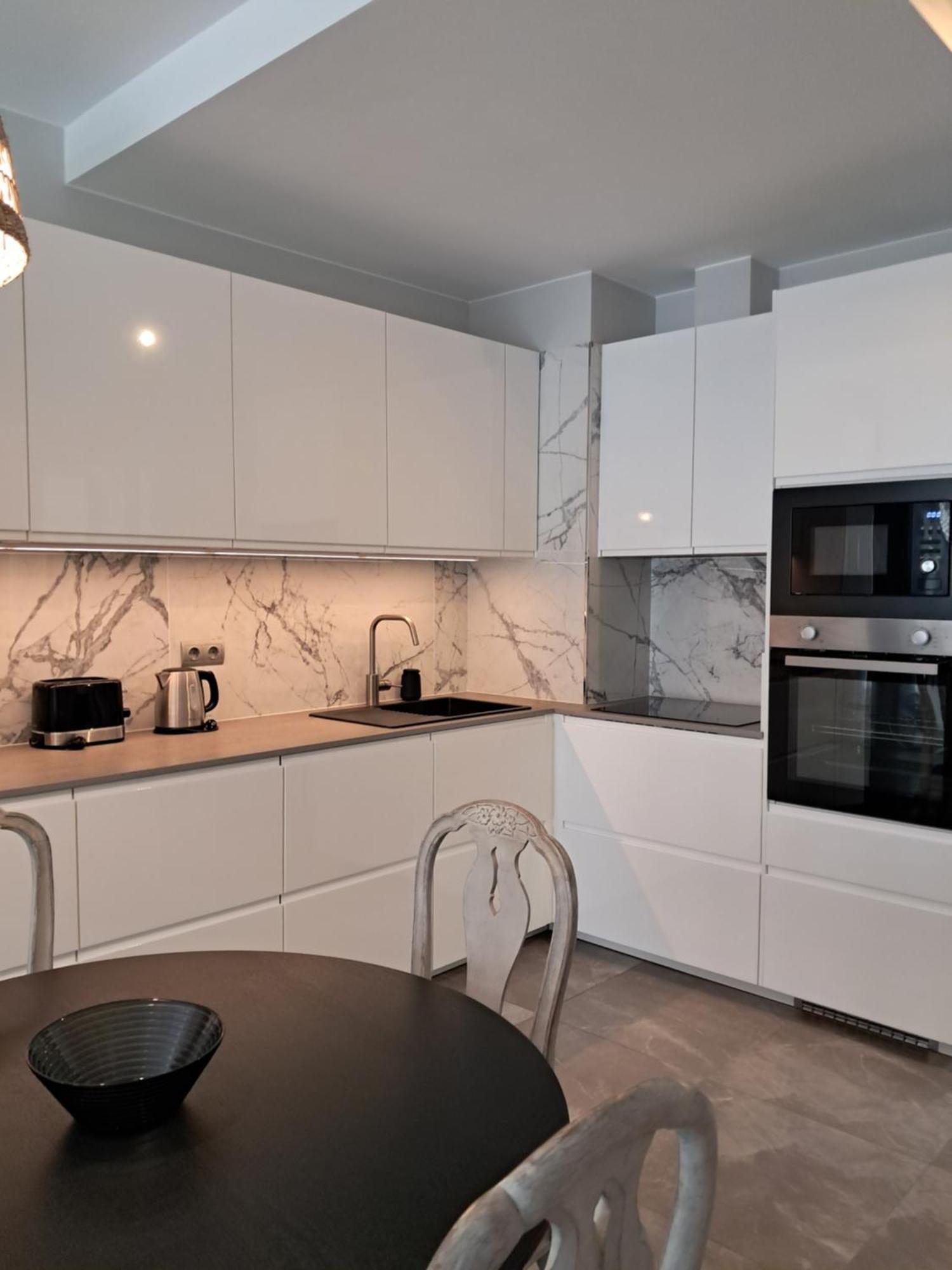 Beautiful New 2br In Golden Mile Of